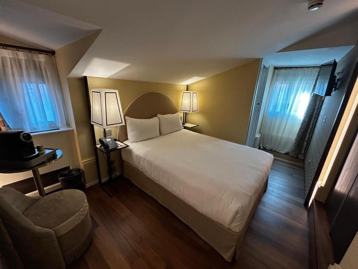 Camera da letto e arredi del Albergo San Marco, San Marco, Venezia