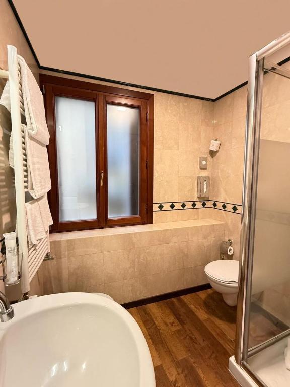 Camera Superior con Vista Canale - BW Premier Collection CHC Continental - Foto 3