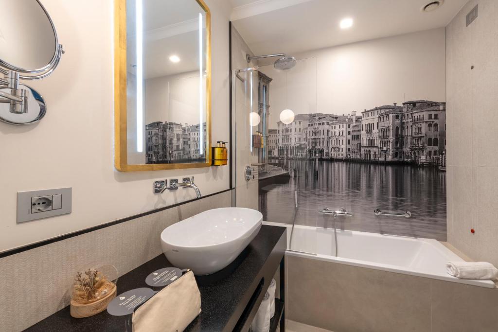 Camera Superior Matrimoniale/Doppia con Letti Singoli con Vista Città - H10 Palazzo Canova - Foto 2