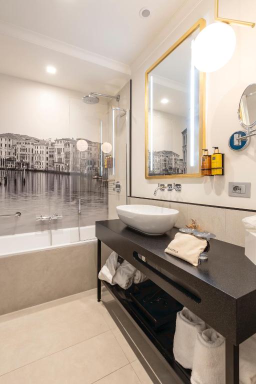 Camera Superior Matrimoniale/Doppia con Letti Singoli - H10 Palazzo Canova - Foto 2