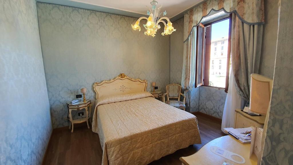 Camera Matrimoniale Superior con Vista Canal Grande - Hotel Carlton On The Grand Canal - Foto 3