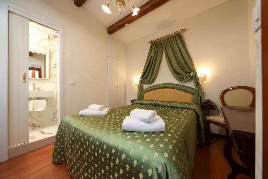 Camera Matrimoniale Piccola con Terrazza - Hotel Da Bruno - Foto 3