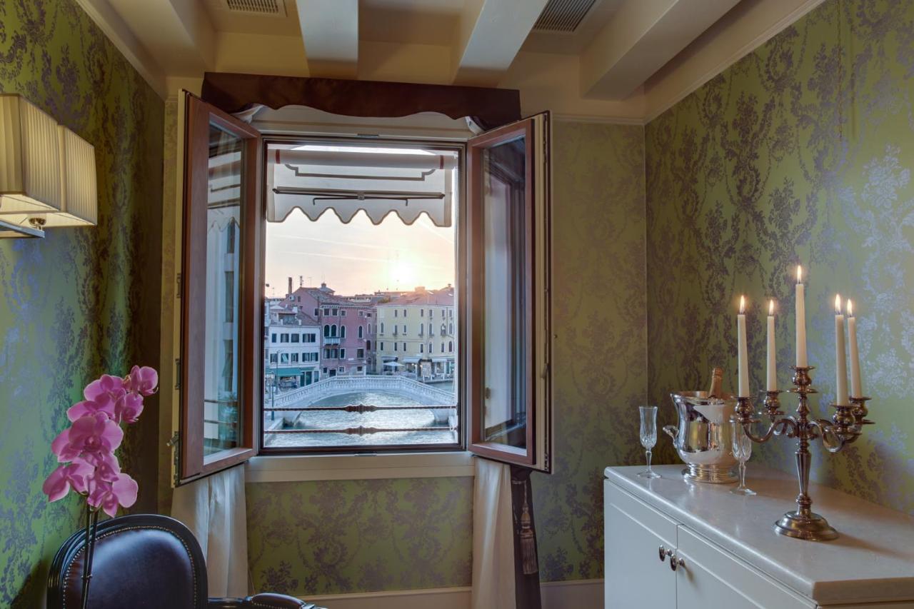 Camera superior o suite del Hotel Moresco, hotel 4 stelle nel sestiere di Dorsoduro, Venezia, Italia